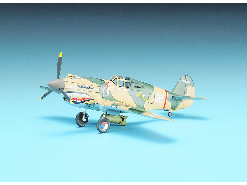 Academy Curtiss P-40B (1:72)