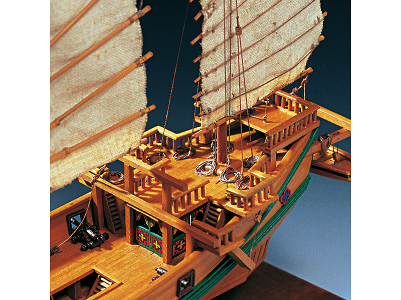 AMATI Čínská džunka 1:100 kit