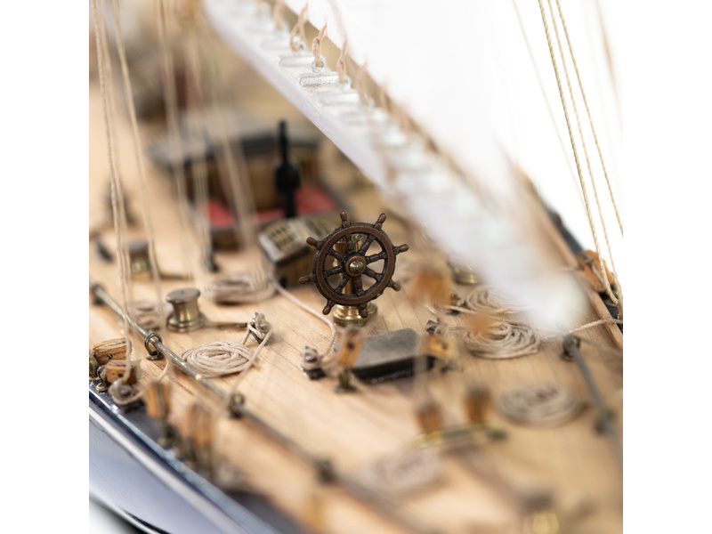 AMATI Endeavour plachetnice 1934 1:35 kit