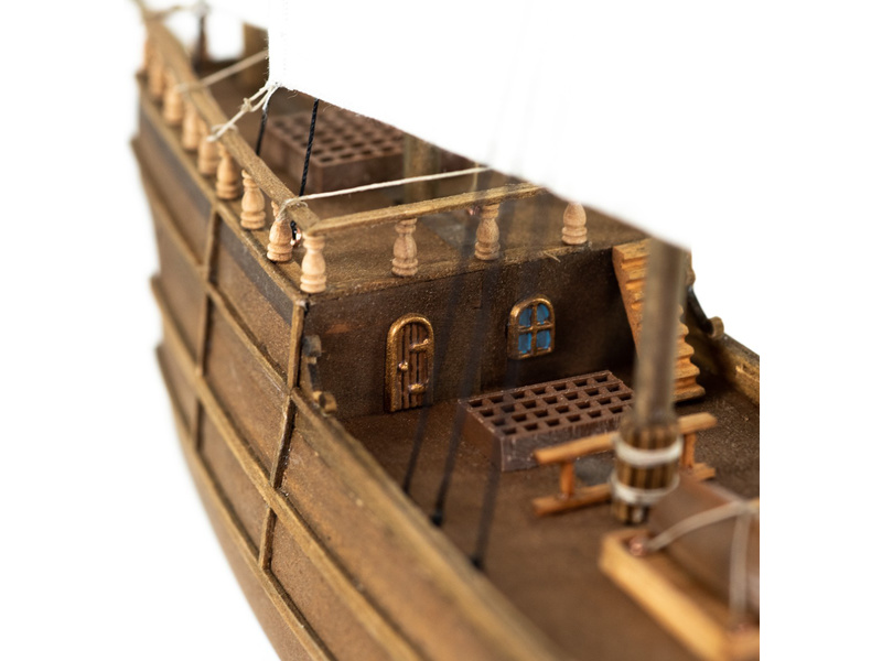 AMATI Nina 1:135 kit