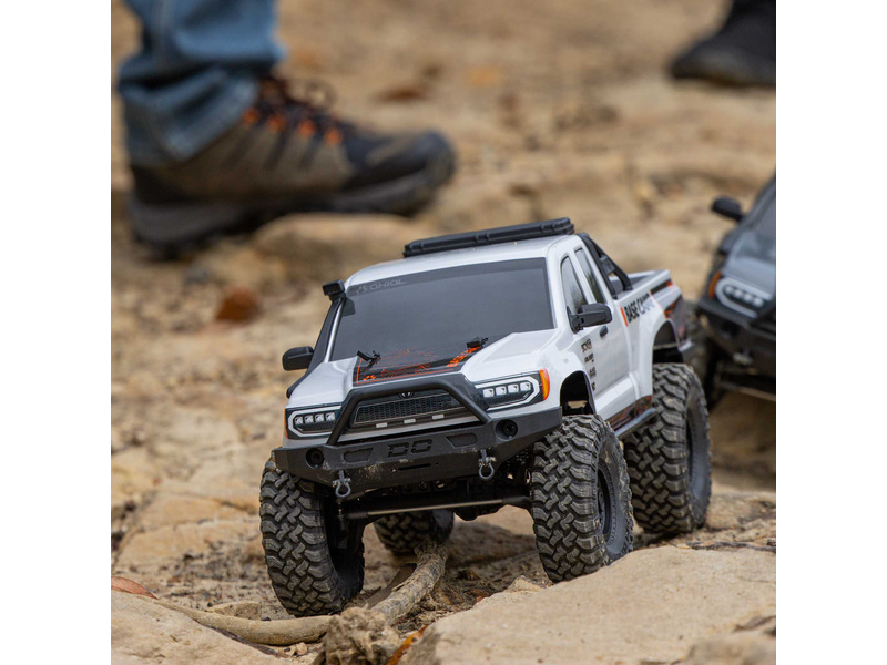 Axial SCX10 III Base Camp 4WD 1:10 RTR šedý