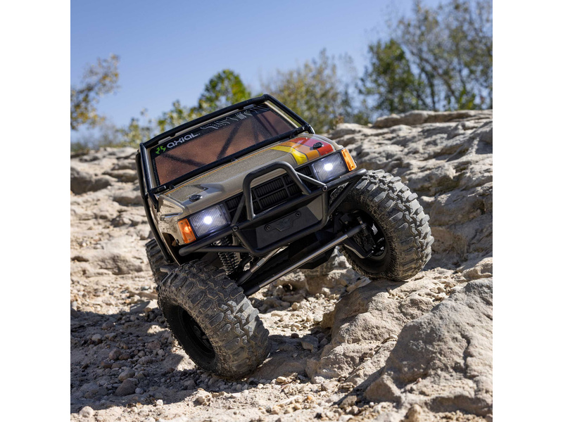 Axial SCX10 III Toyota SR5 1987 1:10 4WD RTR červený