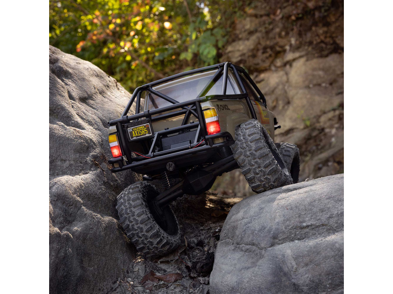 Axial SCX10 III Toyota SR5 1987 1:10 4WD RTR červený