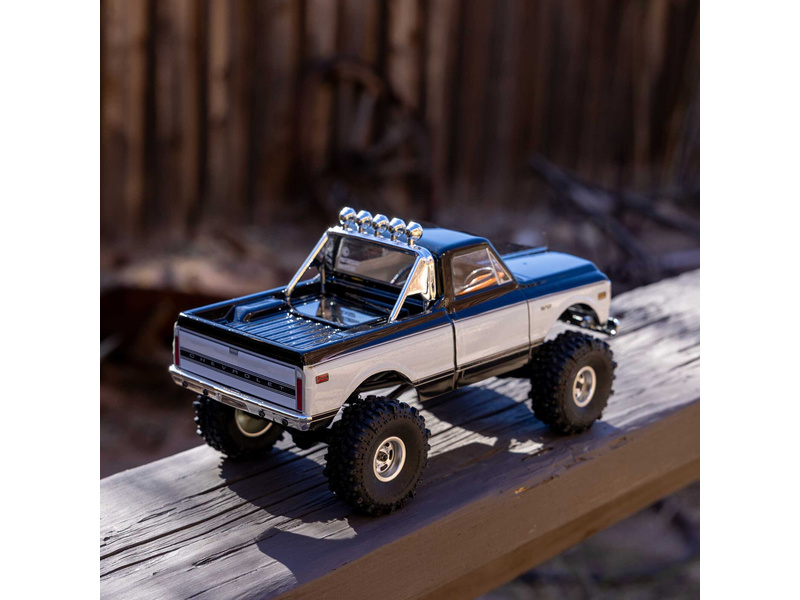 Axial SCX24 Chevrolet C10 1971 1:24 4WD RTR černý