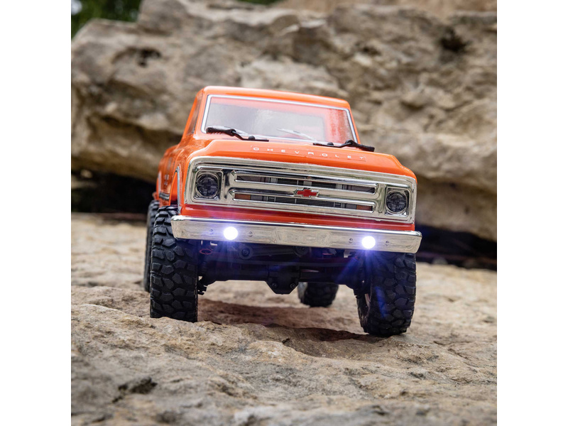 Axial SCX24 Chevrolet C10 1967 1:24 4WD RTR oranžový