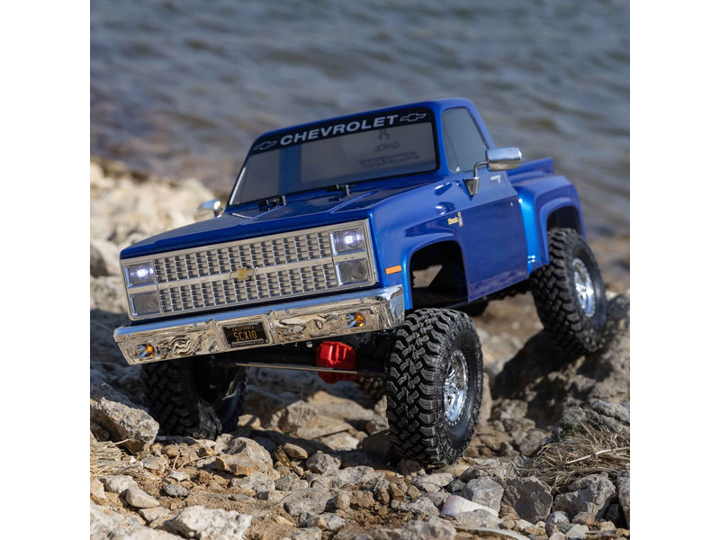 Axial SCX10 III Base Camp 1:10 4WD Chevy K10 1982 RTR modrý