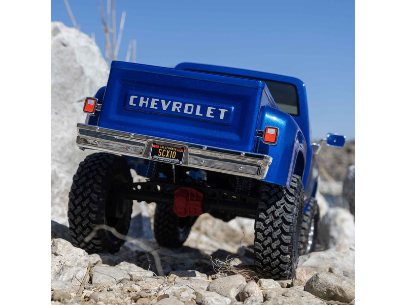 Axial SCX10 III Base Camp 1:10 4WD Chevy K10 1982 RTR modrý