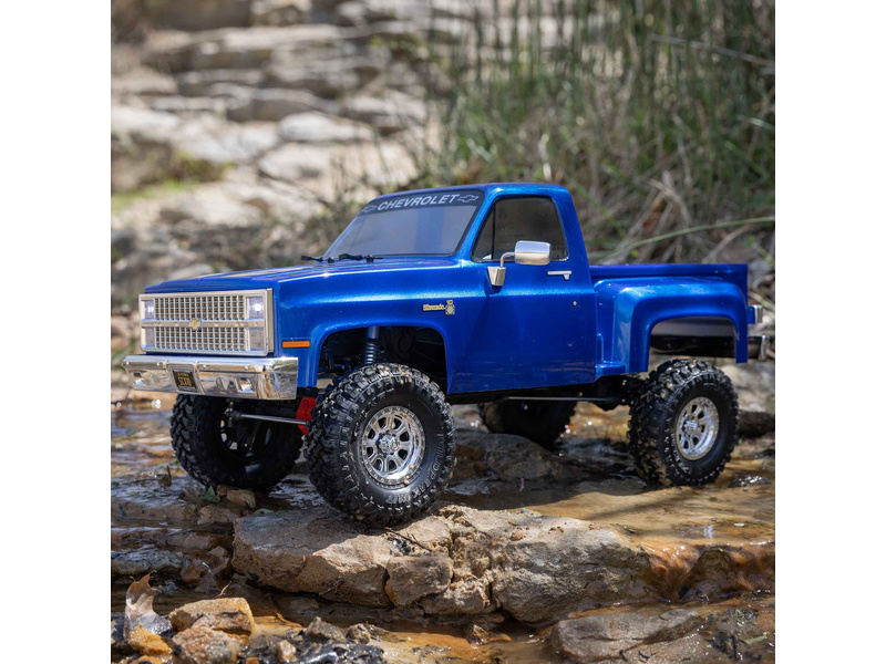 Axial SCX10 III Base Camp 1:10 4WD Chevy K10 1982 RTR modrý