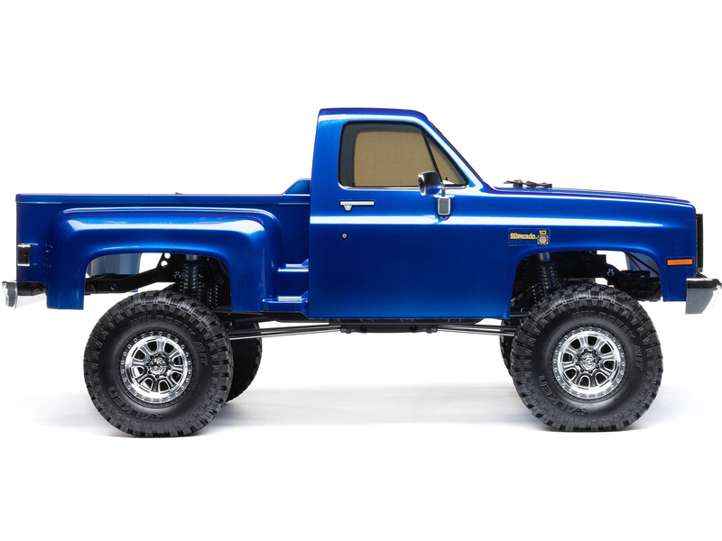 Axial SCX10 III Base Camp 1:10 4WD Chevy K10 1982 RTR modrý