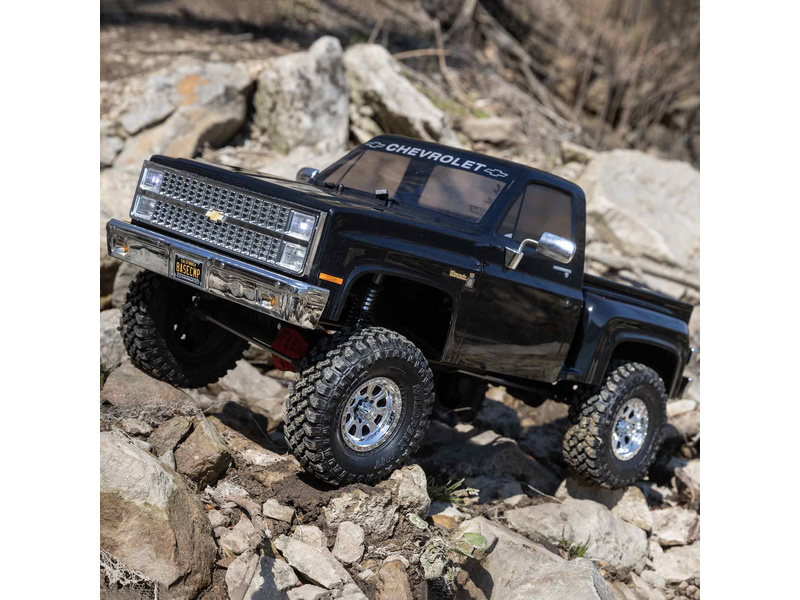Axial SCX10 III Base Camp 1:10 4WD Chevy K10 1982 RTR modrý