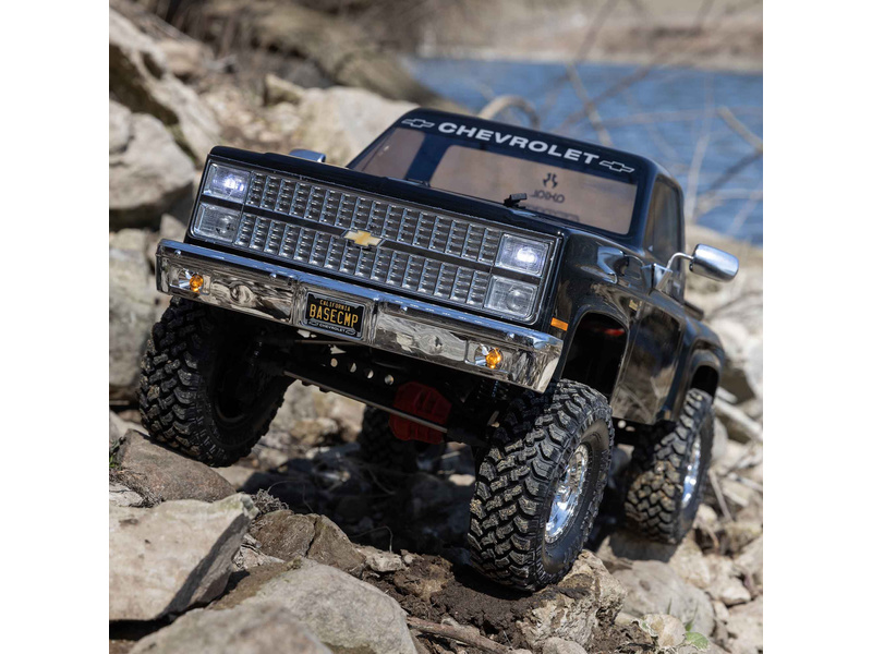 Axial SCX10 III Base Camp 1:10 4WD Chevy K10 1982 RTR modrý