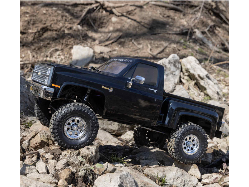 Axial SCX10 III Base Camp 1:10 4WD Chevy K10 1982 RTR modrý