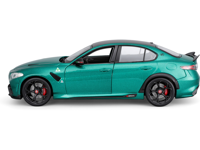 Bburago Alfa Romeo Giulia GTA 1:18 zelená metalíza