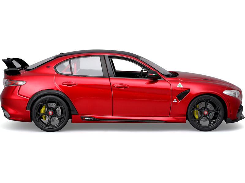 Bburago Alfa Romeo Giulia GTA 1:18 červená metalíza