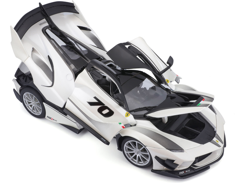 Bburago Ferrari FXX-K EVO No.70 1:18 bílá/černá