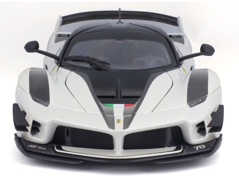 Bburago Ferrari FXX-K EVO No.70 1:18 bílá/černá