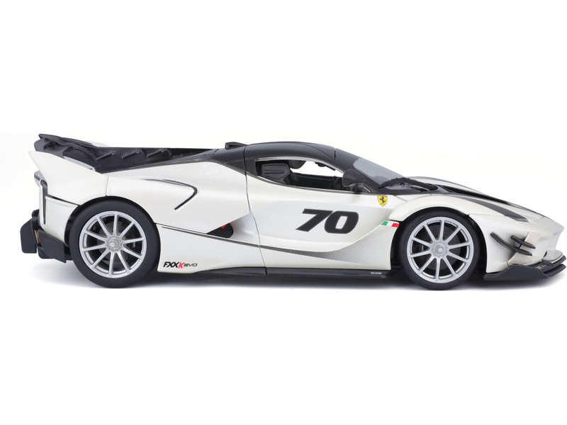 Bburago Ferrari FXX-K EVO No.70 1:18 bílá/černá