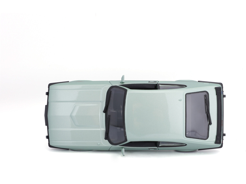 Bburago Plus Ford Capri 1982 1:24 světle zelená metalíza