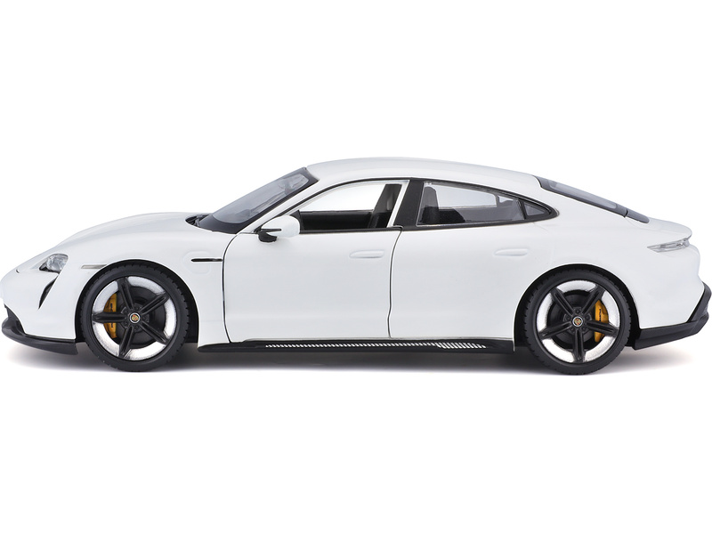 Bburago Porsche Taycan Turbo S 2019 Carrara 1:24 bílá