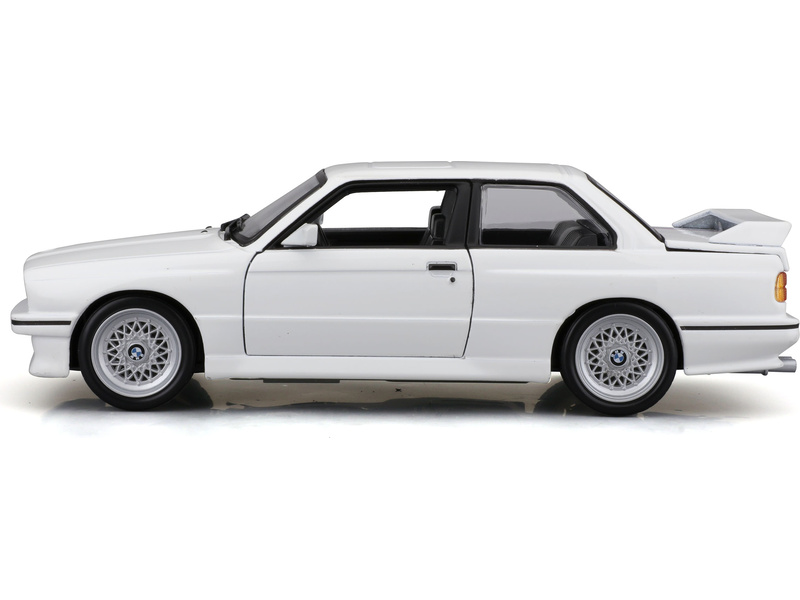Bburago BMW 3 Series M3 1988 1:24 bílá