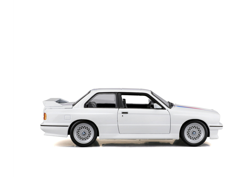 Bburago BMW 3 Series M3 1988 1:24 bílá