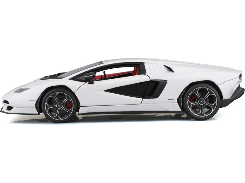 Bburago Lamborghini Countach LPI 800-4 1:24 bílá