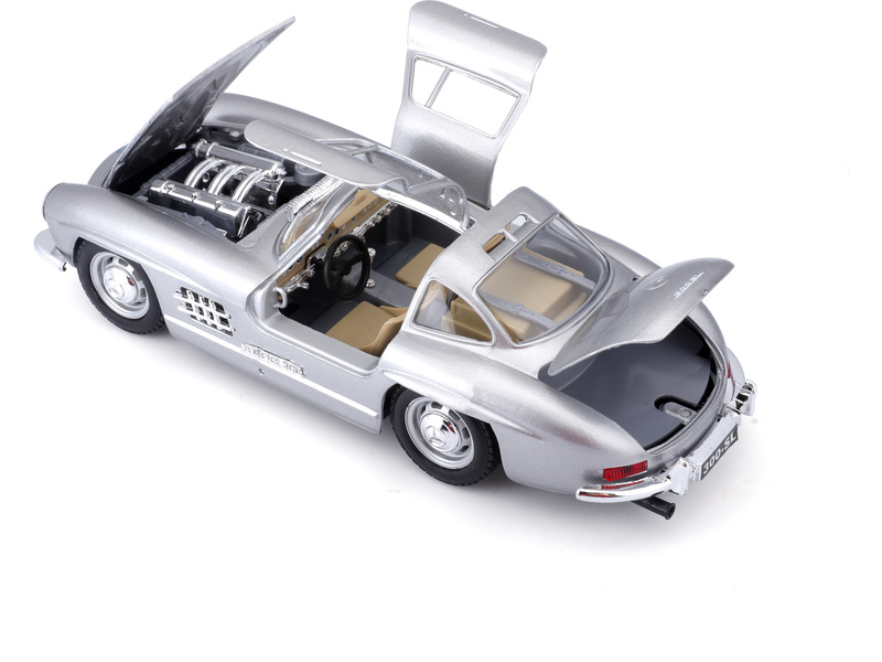 Bburago Mercedes-Benz 300 SL 1954 1:24 stříbrná