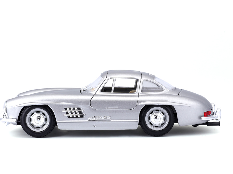 Bburago Mercedes-Benz 300 SL 1954 1:24 stříbrná