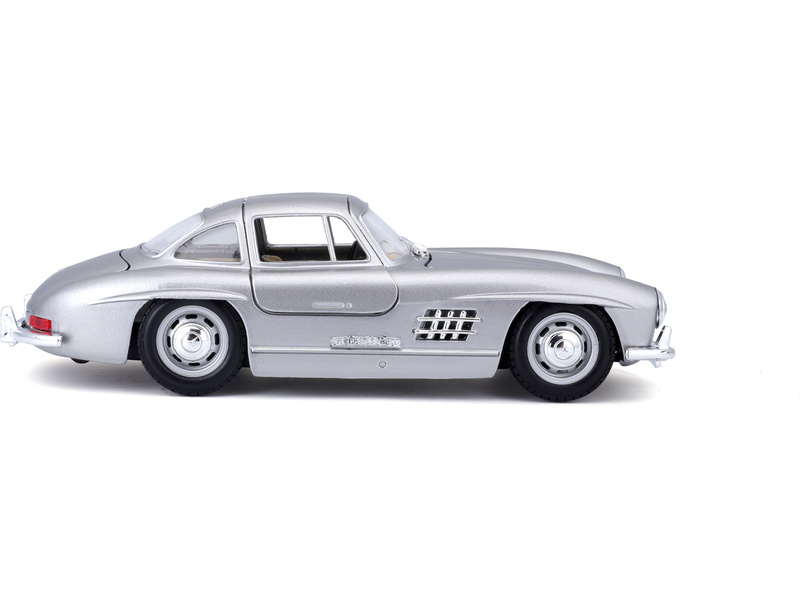 Bburago Mercedes-Benz 300 SL 1954 1:24 stříbrná