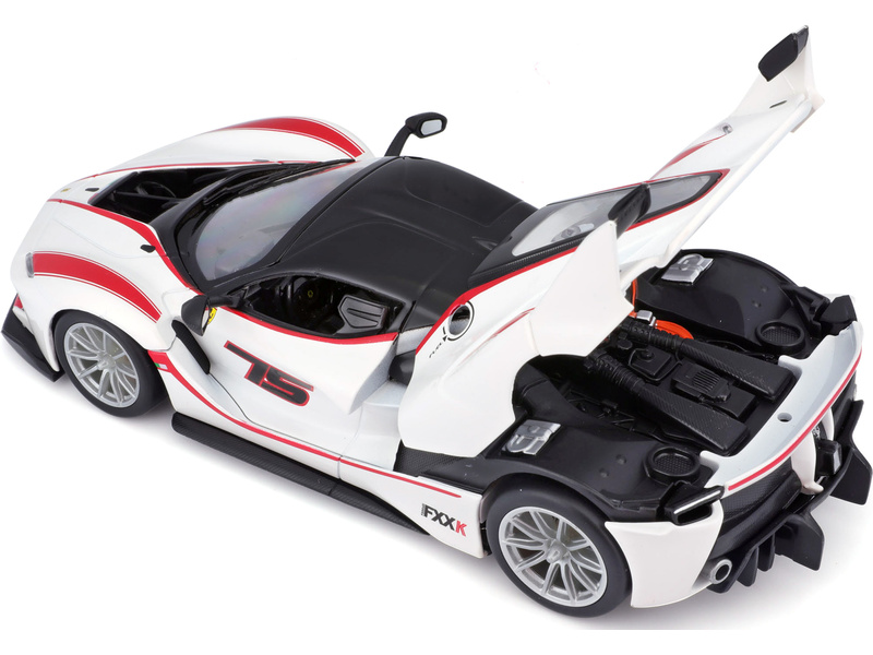 Bburago Ferrari FXX K 1:24 bílá