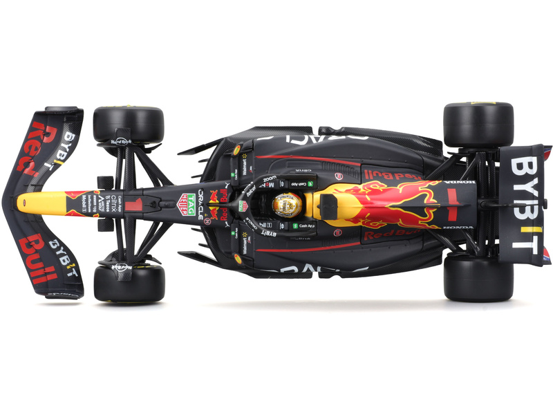 Bburago Oracle Red Bull Racing RB18 1:24 #1 Verstappen (hard case)