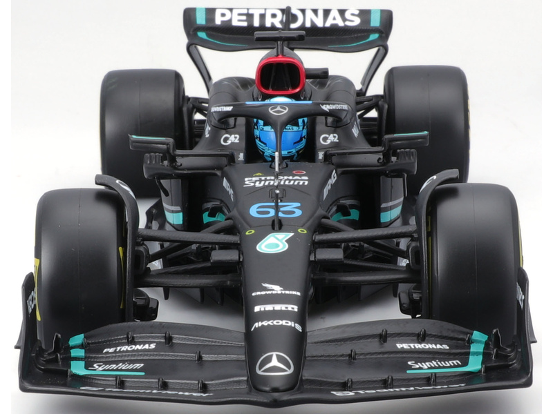 Bburago Mercedes-AMG Petronas W14 E 1:24 #63 Russel (hard case)