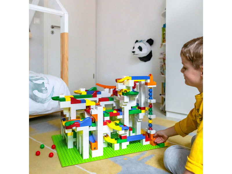 HUBELINO Kuličková dráha - set s kostkami Mega 585 dílků