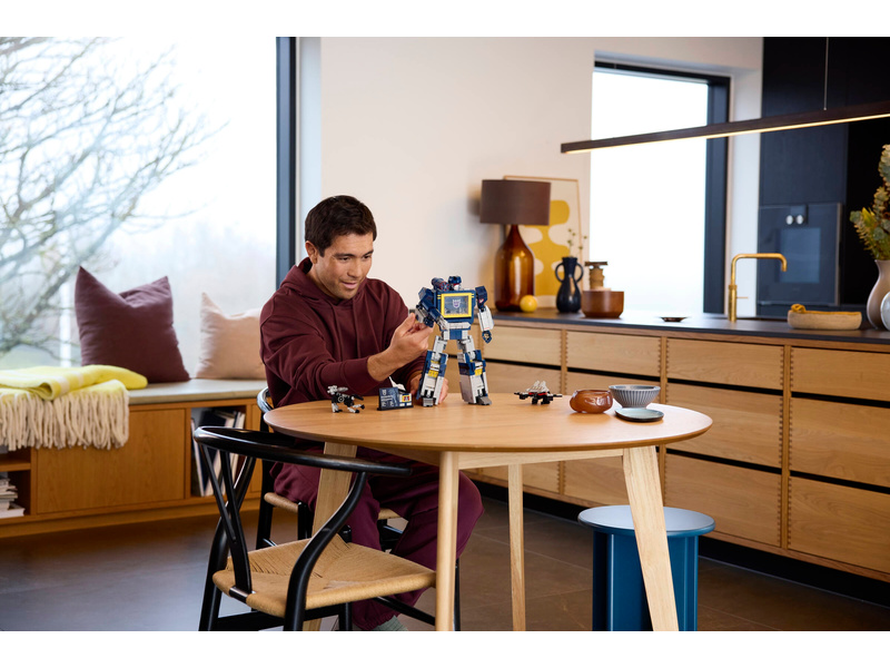 LEGO Icons - Transformers: Soundwave