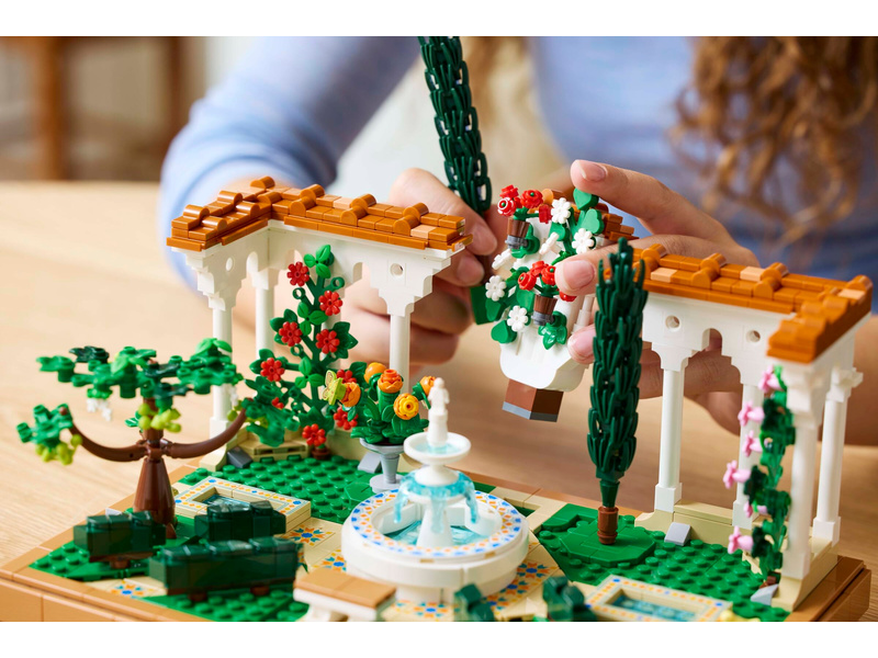 LEGO Icons - Zahrada s fontánou