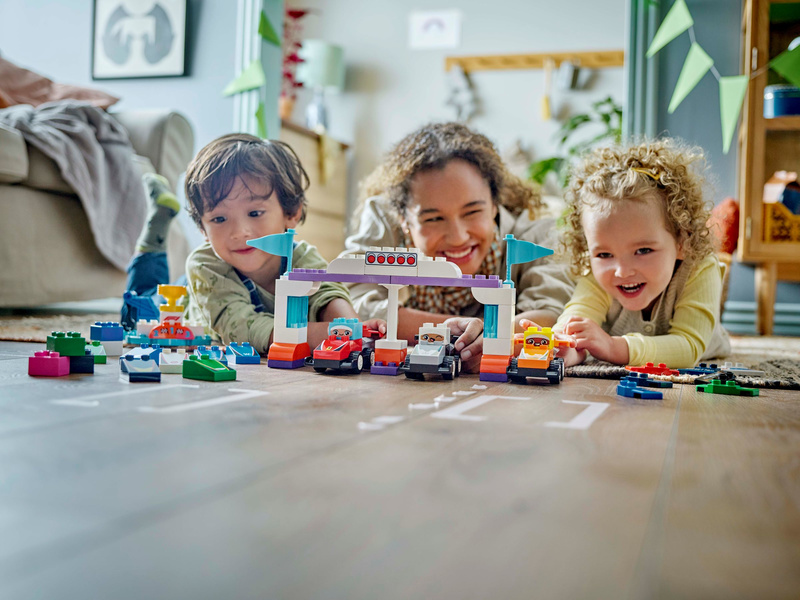 LEGO DUPLO - Závodní auta a řidiči týmu F1