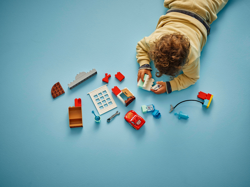 LEGO DUPLO - McQueen a návštěva v garáži doktora Hudsona