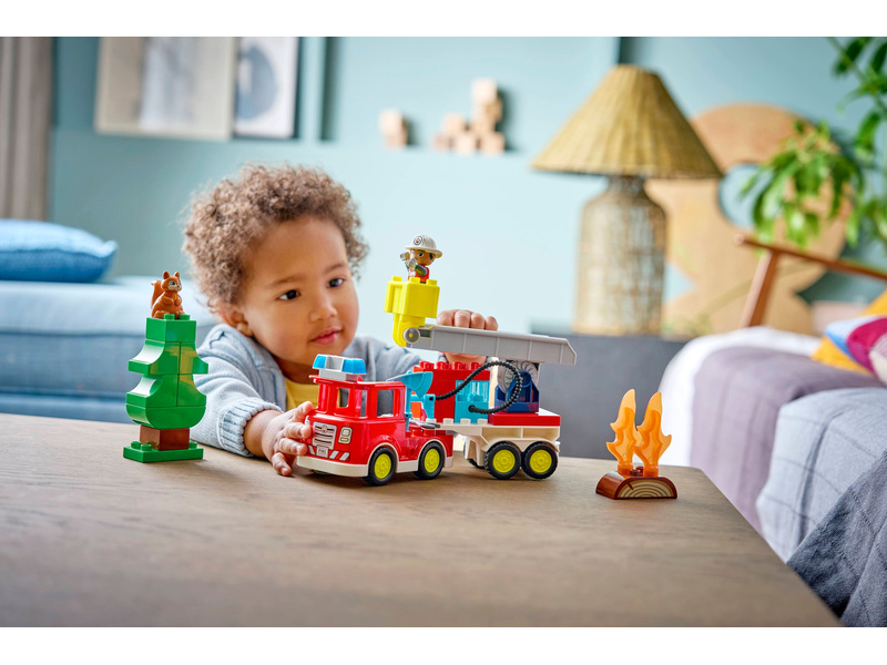 LEGO DUPLO - Hasičské auto s hadicí a hasičem