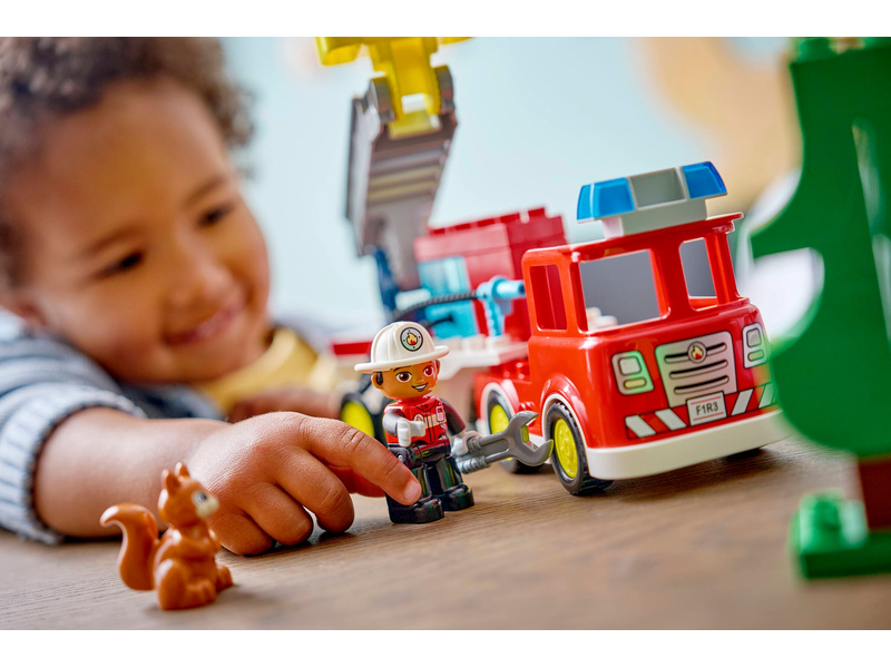 LEGO DUPLO - Hasičské auto s hadicí a hasičem
