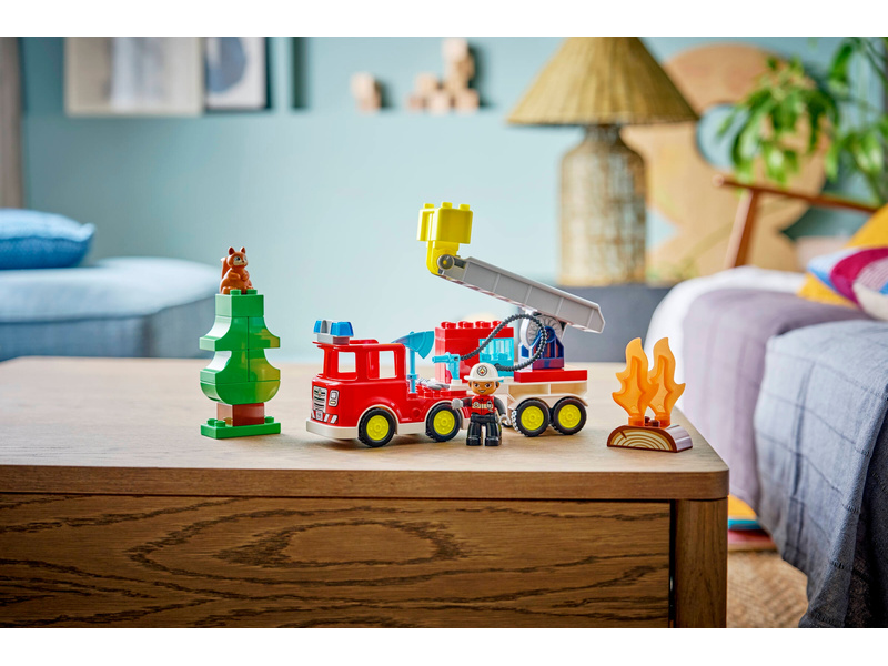 LEGO DUPLO - Hasičské auto s hadicí a hasičem