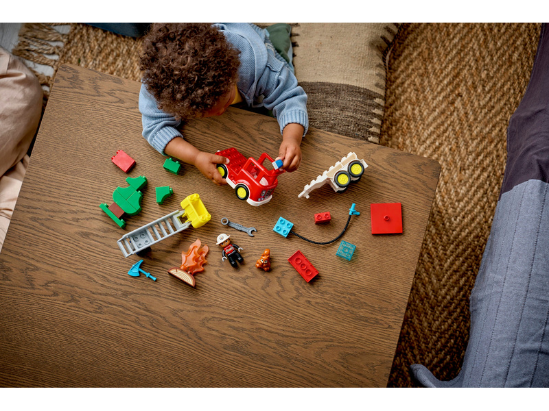 LEGO DUPLO - Hasičské auto s hadicí a hasičem