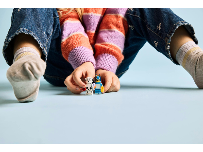 LEGO Bluey - Bluey, Chloe a zábava na hřišti