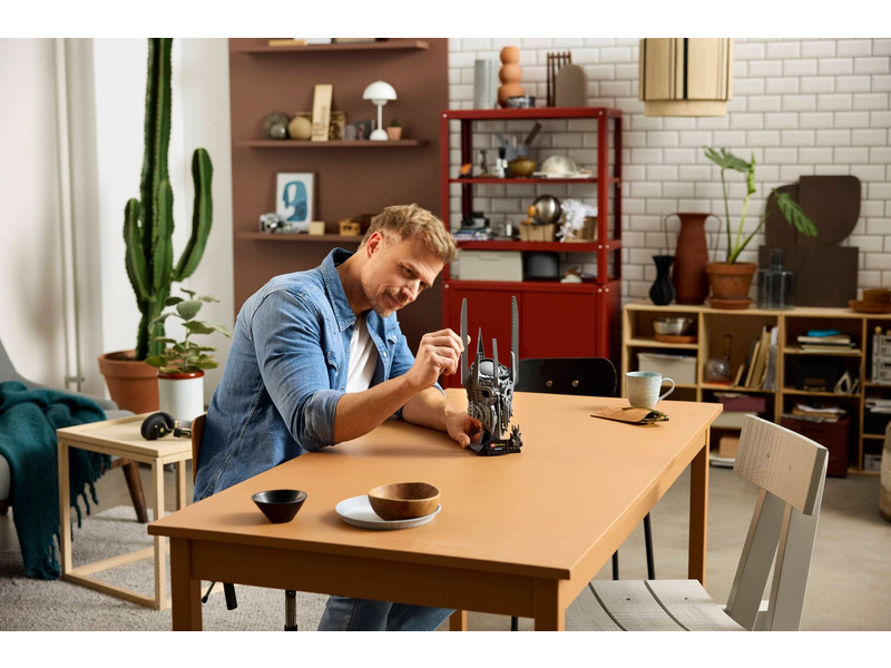 LEGO Icons - Pán prstenů: Sauronova helma