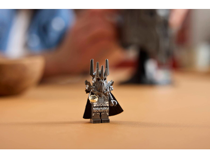 LEGO Icons - Pán prstenů: Sauronova helma
