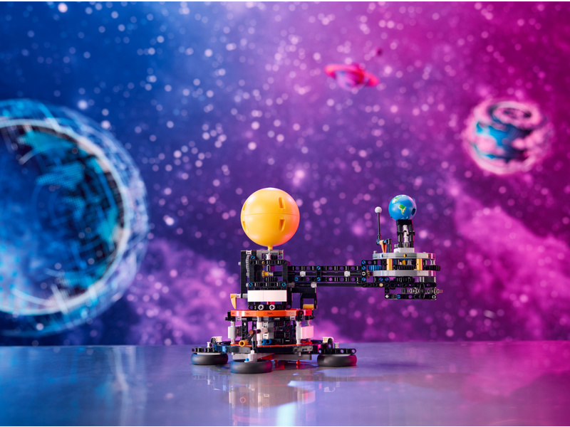 LEGO Technic - Planeta Země a Měsíc na oběžné dráze