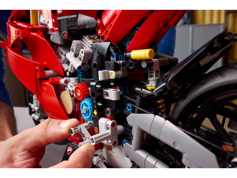 LEGO Technic - Motorka Ducati Panigale V4 S