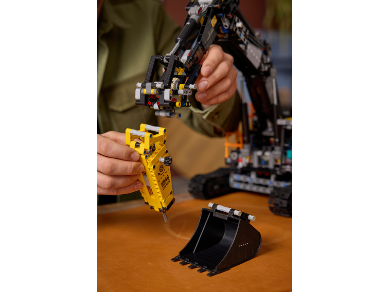 LEGO Technic - Bagr Volvo EC500 Hybrid
