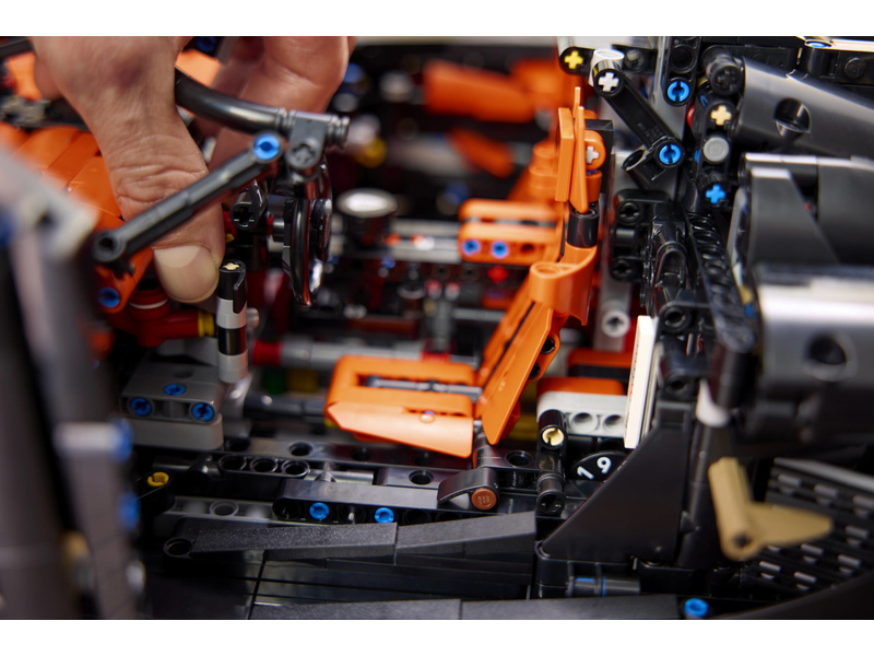 LEGO Technic - Megacar Koenigsegg Sadair's Spear