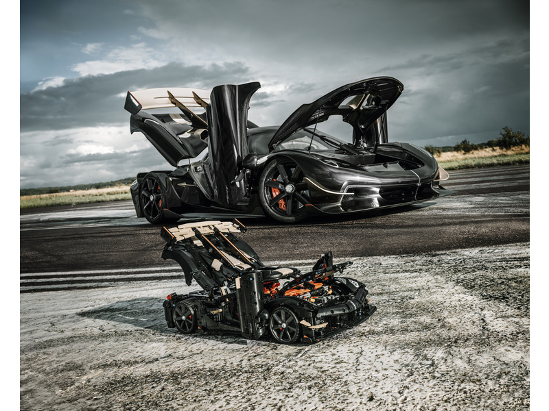 LEGO Technic - Megacar Koenigsegg Sadair's Spear