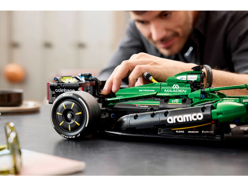 LEGO Technic - Auto Aston Martin Aramco AMR25 F1®